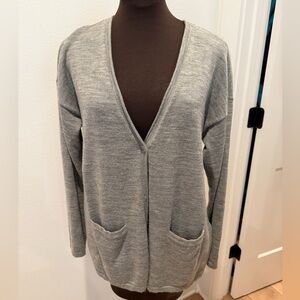 Lands' End Light Gray V-Neck Pocket Cardigan in soft Merino wool.  Medium Petite